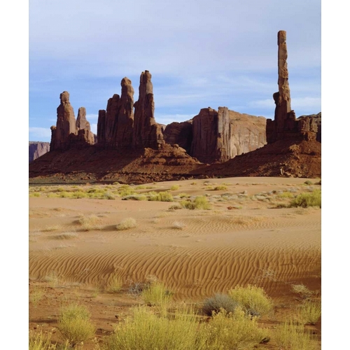 AZ, Monument Valley Sandstone spires in plateau